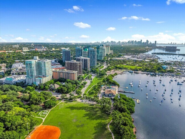 Building Photo - 2951 S Bayshore Dr Unit 307