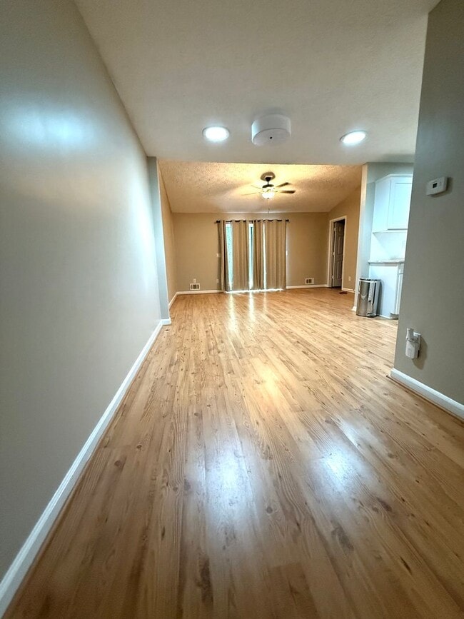 Photo - 3 Bedroom Townhome located walking distanc...