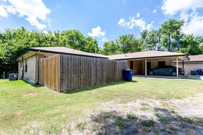 Photo - 3004 Pecan Springs Rd