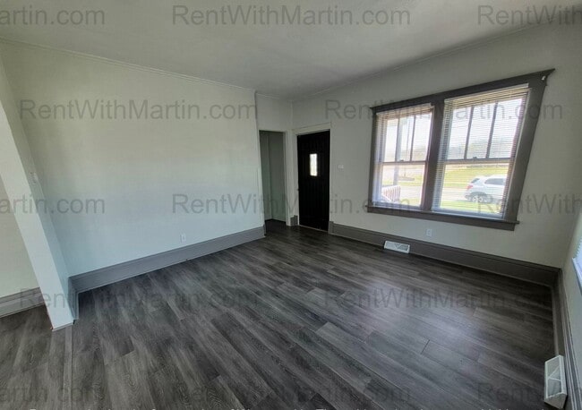 Photo - FOR RENT- Beautifully Updated Home Near Golf Course on 4th! Pets ok!!