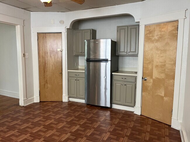 Photo - 7353 Sackett St