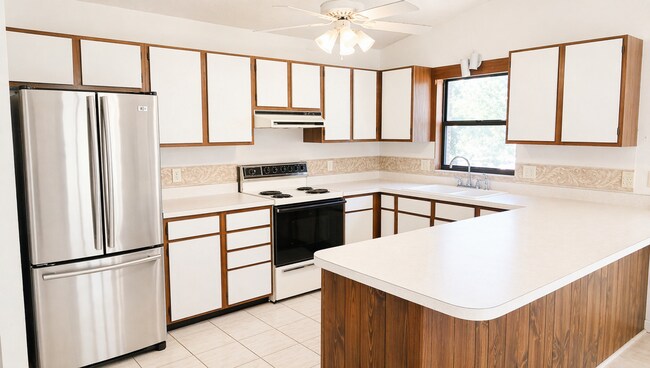 Photo - 3-bedroom, 2-bath lake house with a 2-car garage on 1/2 acre directly on Little Lake Weir.