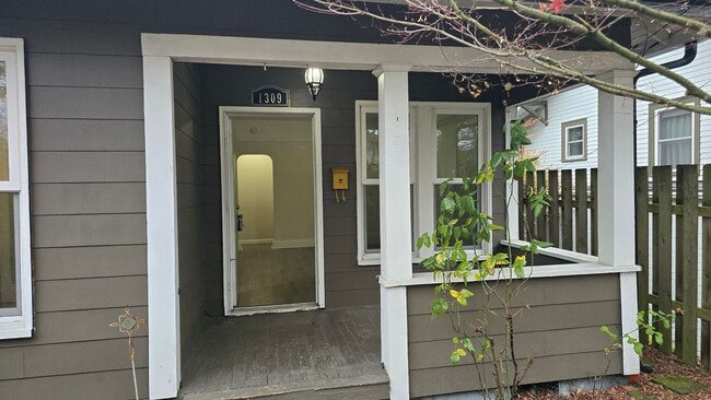 Photo - Charming 2 Bed, 1 Bath Home for Rent!