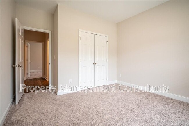 Photo - 330 Creek Grove Avenue