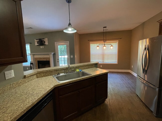 Photo - 570 Brewer Dr