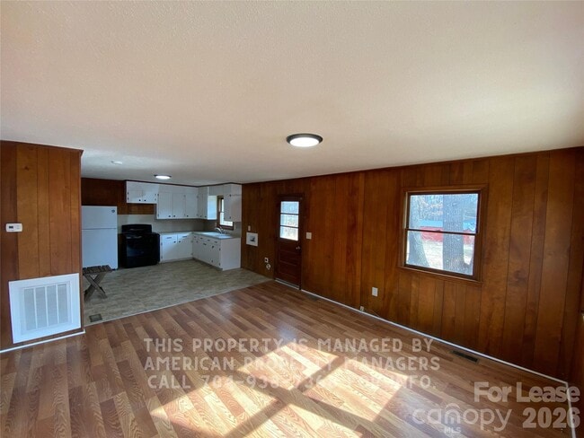 Photo - 3810 Vanderburg Dr S