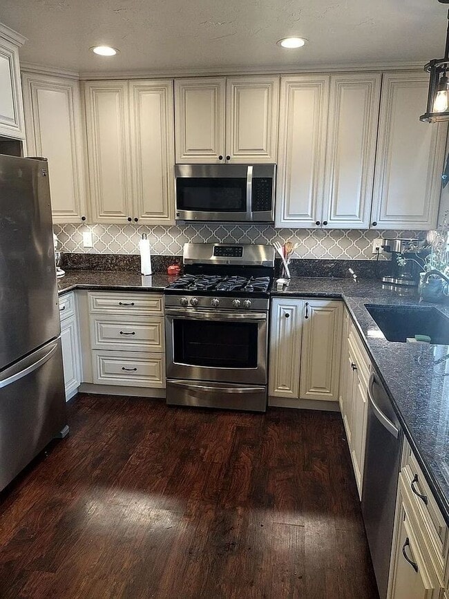 Beautiful 3 Bedroom/ 2 Bath condominium wi... - Beautiful 3 Bedroom/ 2 Bath condominium wi...