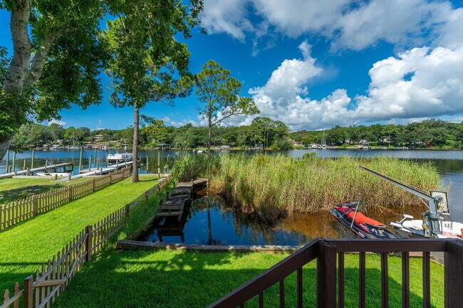 Photo - 200 White St