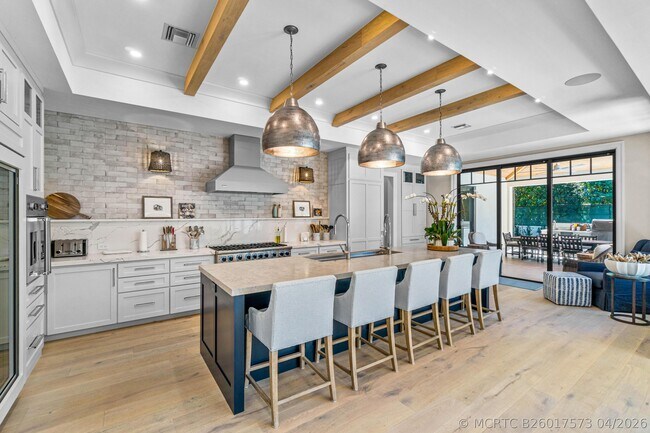 18 NW 15th St