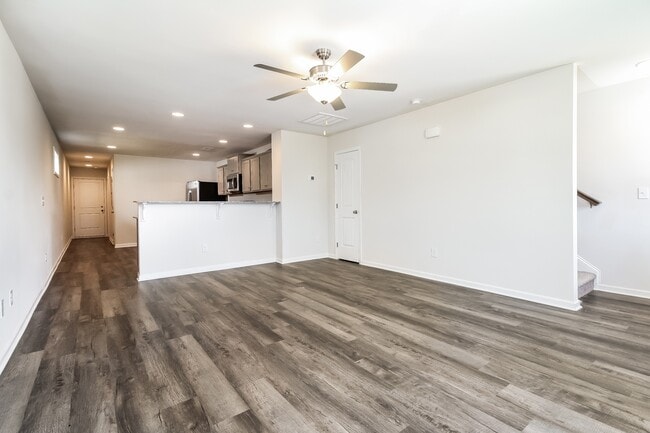 Photo - 219 Royal Wy