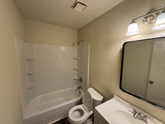 Photo - 301 Erby Ave Unidad C