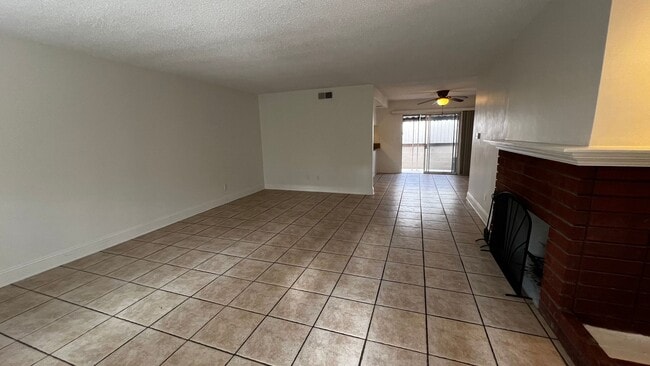 Photo - 3 Bed 2 Bath Downstairs Apartment For Rent...