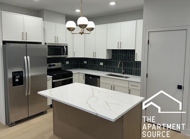 Building Photo - 4102 N Sheridan Rd Unit 403 Rental