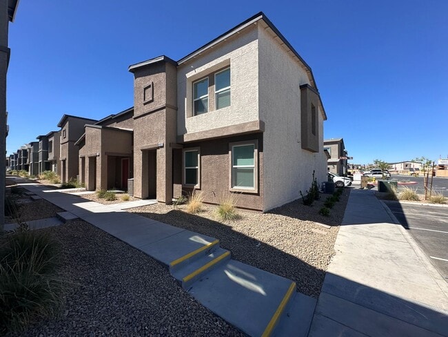 Building Photo - BRAND NEW 3 BEDROOM TOWNHOUSE W/LOFT