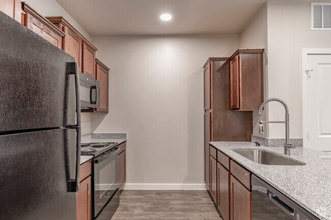 1HAB, 1BA - 670 ft² - Lofts at Ventura