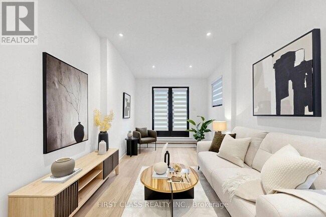 Photo - 174 Manning Ave