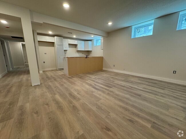 Building Photo - 1411 Rosemary Ln Rental