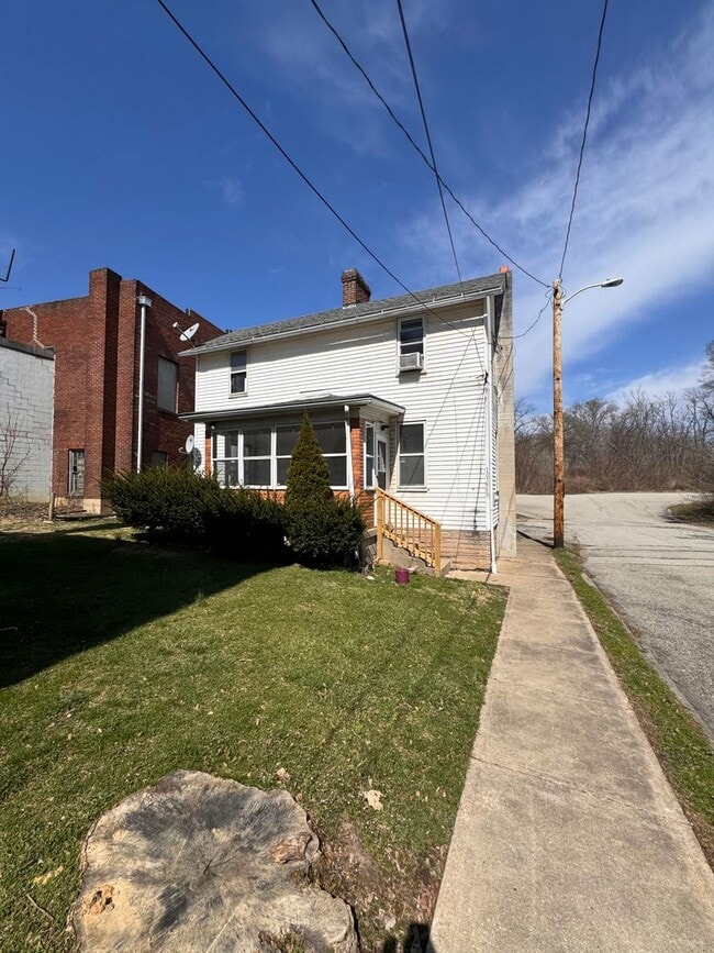 Building Photo - 3 Bedroom House for Rent - Minutes from Seton Hill!