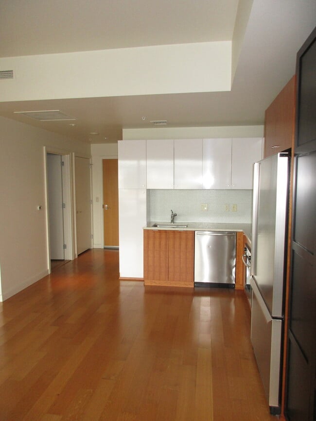 Photo - Meriwether West - North facing studio with river/bridge views/parking/amenities/utilities Unit MER305