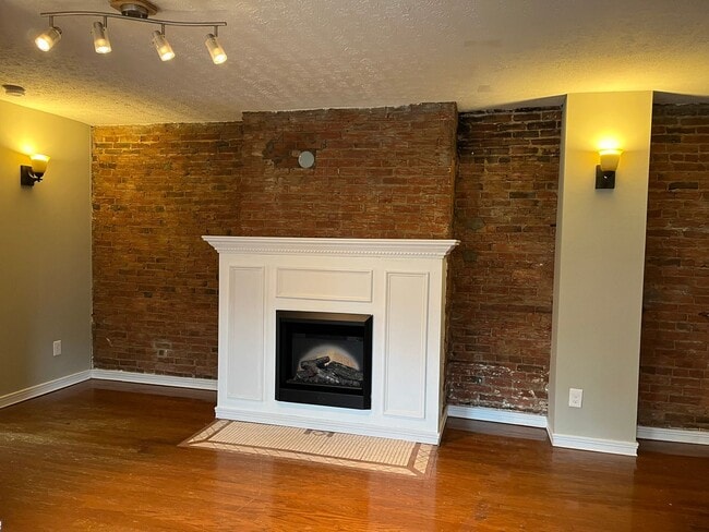 Building Photo - 1411 Clay St Unit 1