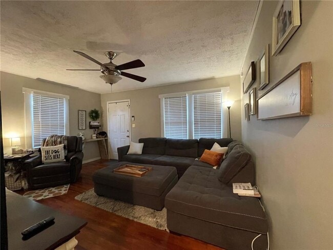 Photo - Adorable 2 bed/ 1 bath home in Seffner!!