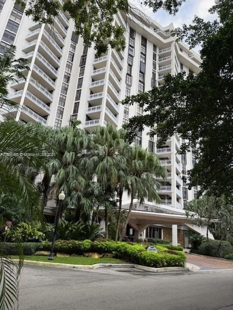 Building Photo - 2000 Towerside Terrace Unit 1209
