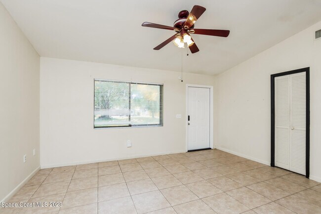 Photo - 811 Airport Ave SE