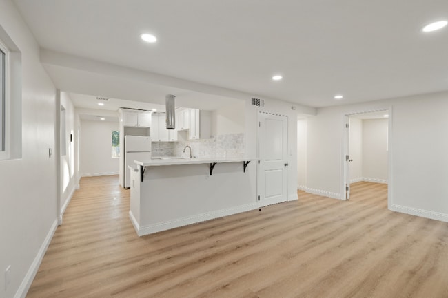 Building Photo - 43020 6th St E Rental