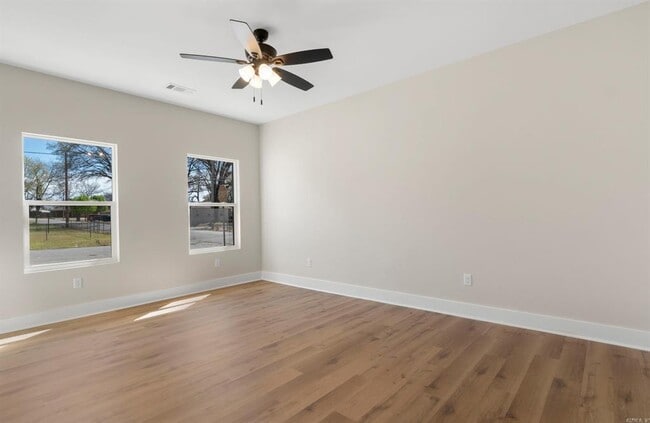 Photo - 921 Banner St House