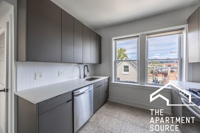 Photo - 3049 W Medill Ave Unidad 1A