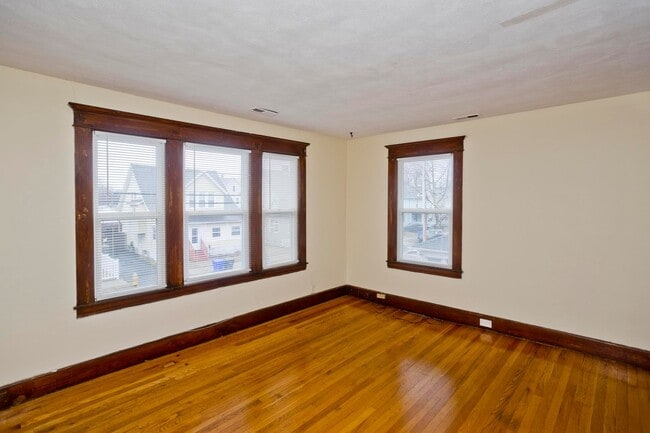 Photo - 58-60 Ionia St Unit Second Floor