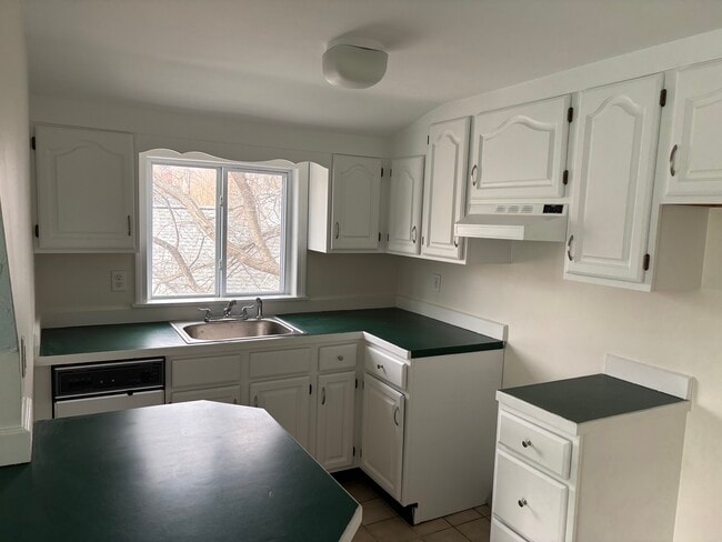 133 Vernon St Unidad Third Floor Apartment