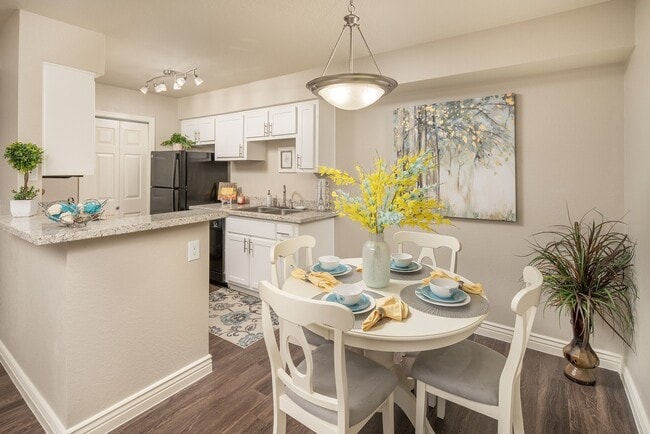 Building Photo - Rock Ridge Rental