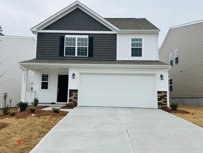 Building Photo - Move In Ready 5BR/2.5BA Home located near UNCC!