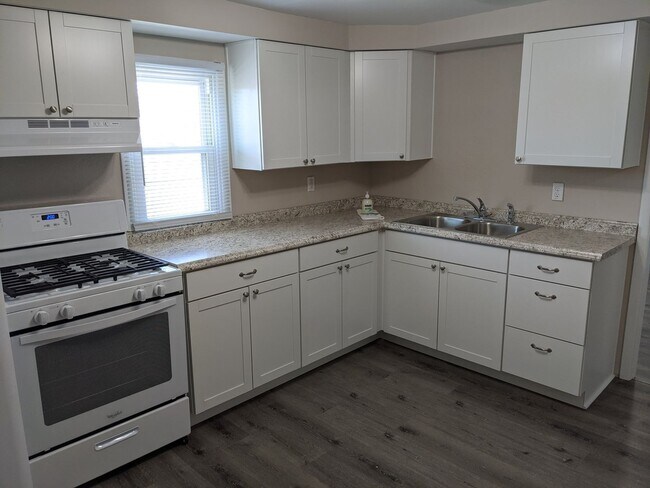 Photo - 1826 W 8th St Unit 1826 W 8th St - 3rd Flr Apt