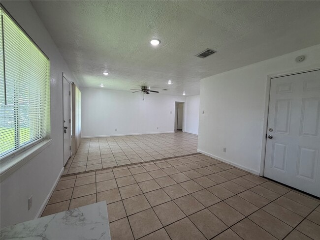 Building Photo - 9911 Cardinal St