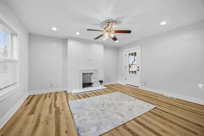 Photo - Beautiful 3 bedroom, 2 full bathroom home for rent in the Oakland area AVAILABLE NOW!