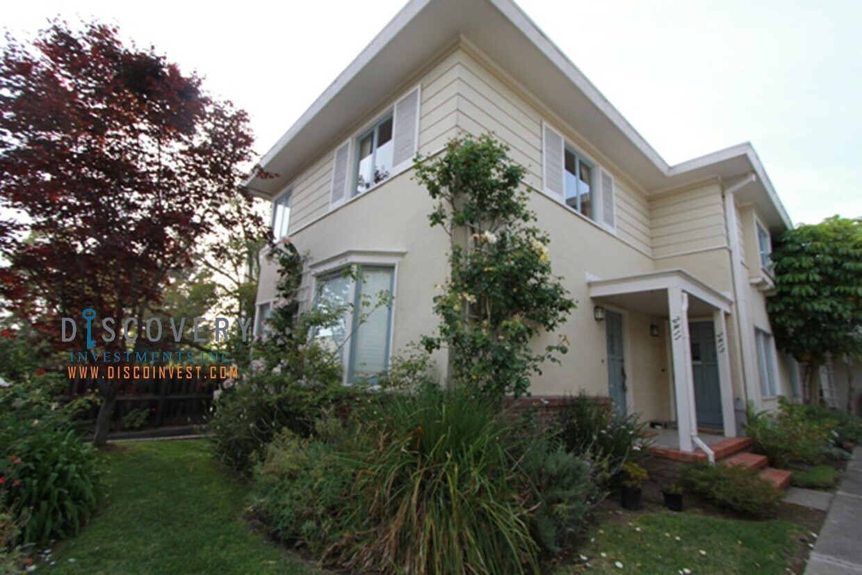 Desirable Elmwood Split Level Townhouse - Desirable Elmwood Split Level Townhouse