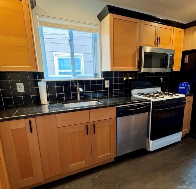 Photo - 717 E Walnut St