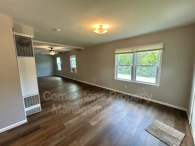 Photo - 8255 Lakeview Dr