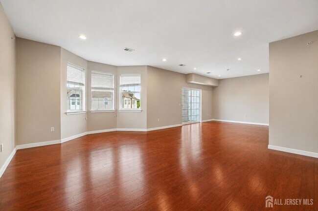 347 Pond Ln