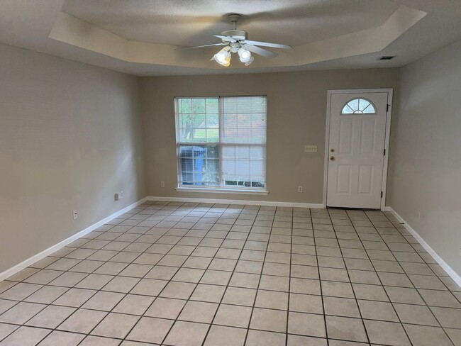 Photo - 302 Windrdige Drive