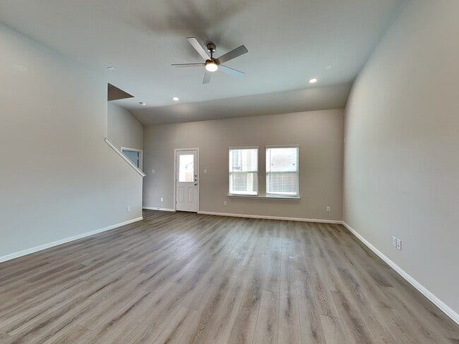 Photo - 427 Wydown Dr