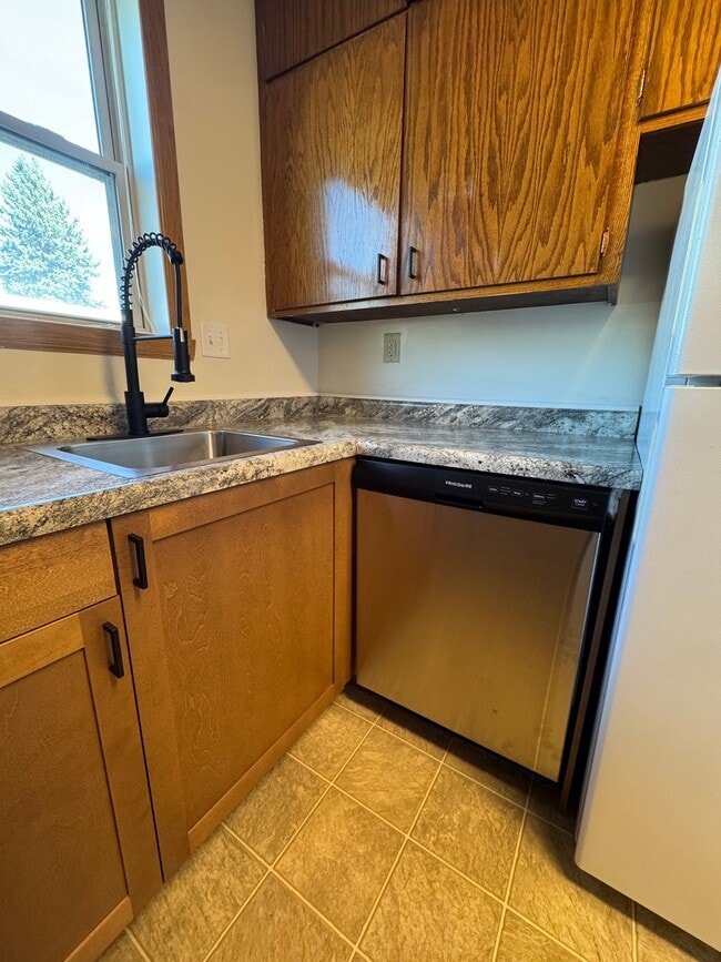 Building Photo - 906 8th St S Unit 1