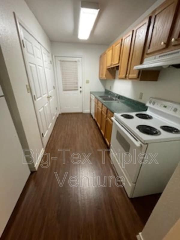 Photo - 282 N Pecan St