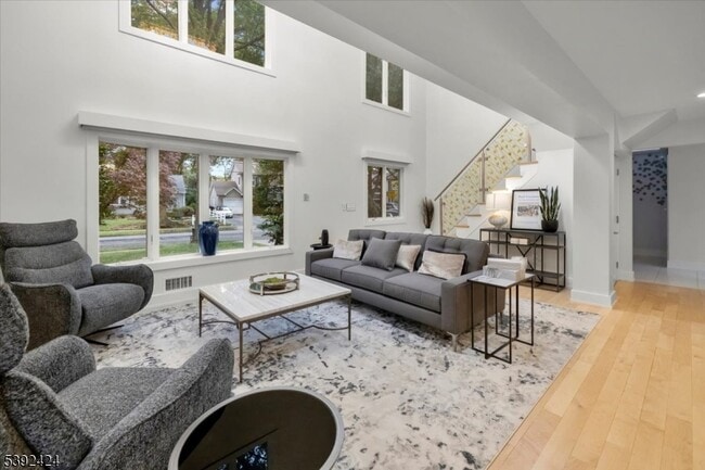 Photo - 827 Alden Rd