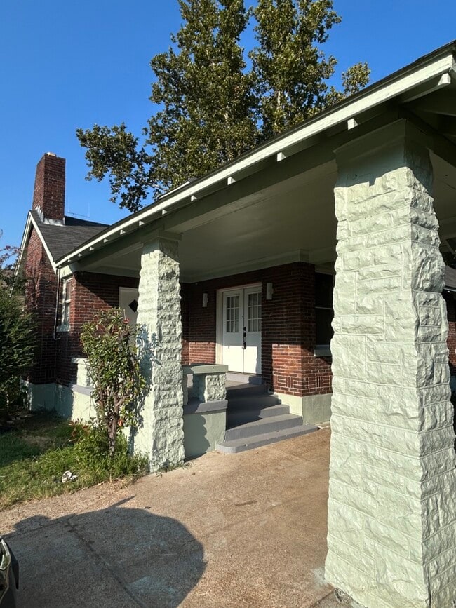 Building Photo - 910 N Evergreen St Rental