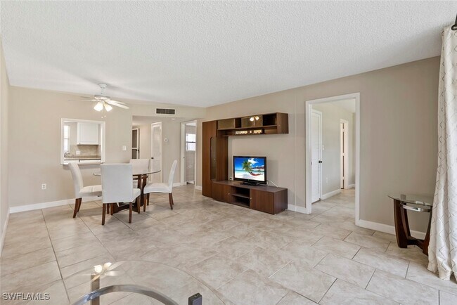 Building Photo - 170 Turtle Lake Ct Unit 109 Rental