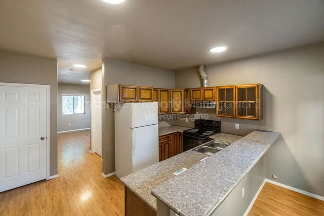 Photo - 1023 W Knox Ave
