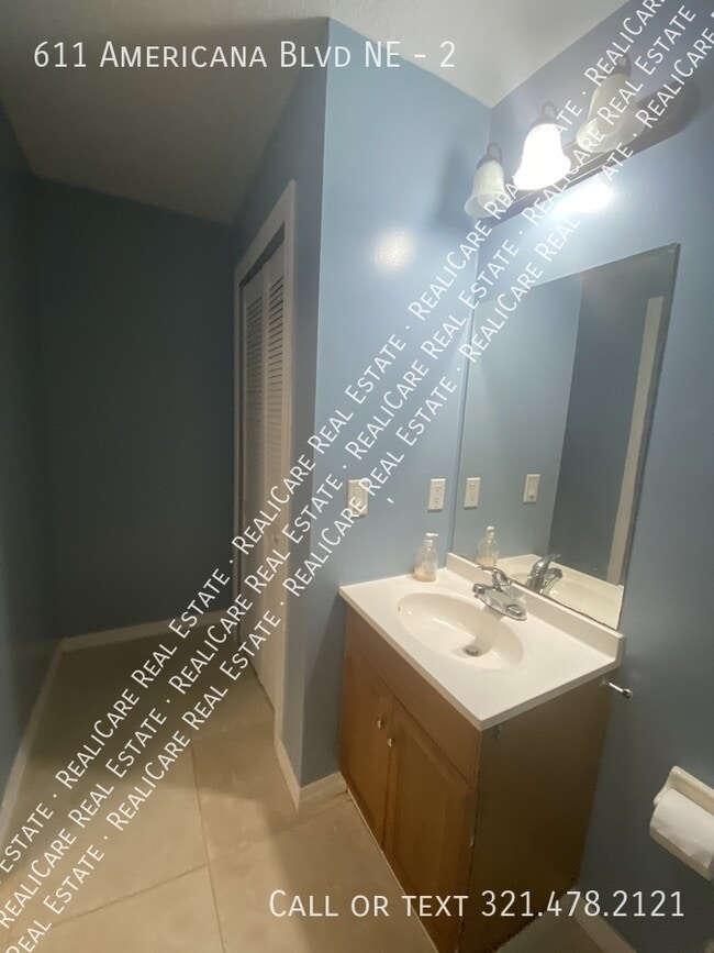 Photo - 611 Americana Blvd NE